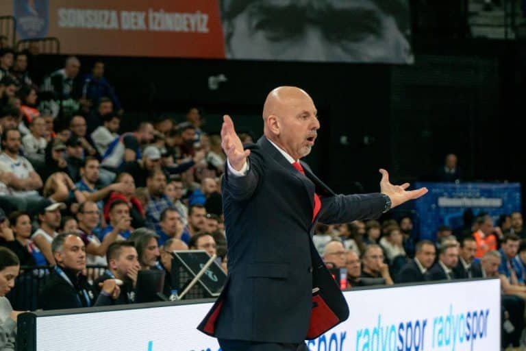 “OVO JE SRAMOTA” Saša Obradović besan posle poraza od Zvezde – svojim košarkašima je imao svašta da poruči!