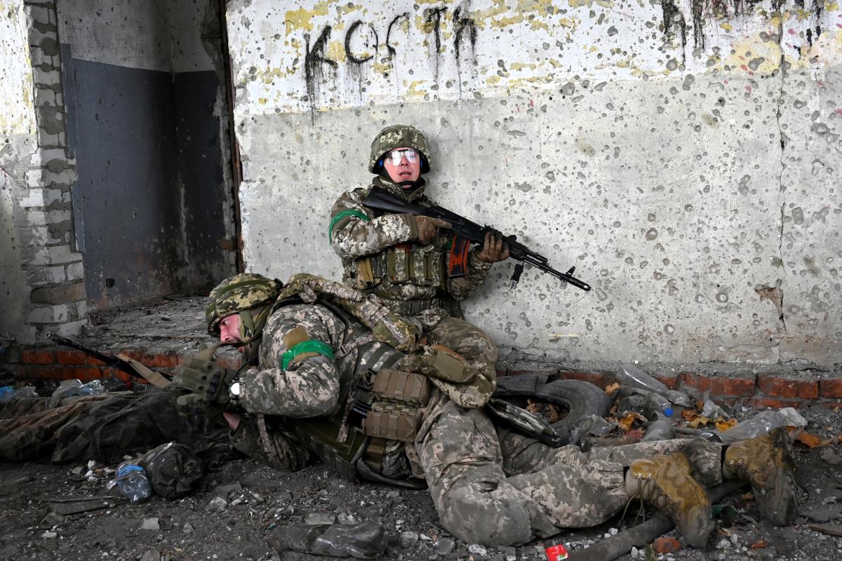 RUSI PROŠIRILI ZONU KONTROLE U KUPJANSKU: Putevi pod vatrenom kontrolom, ukrajinske jedinice odsečene