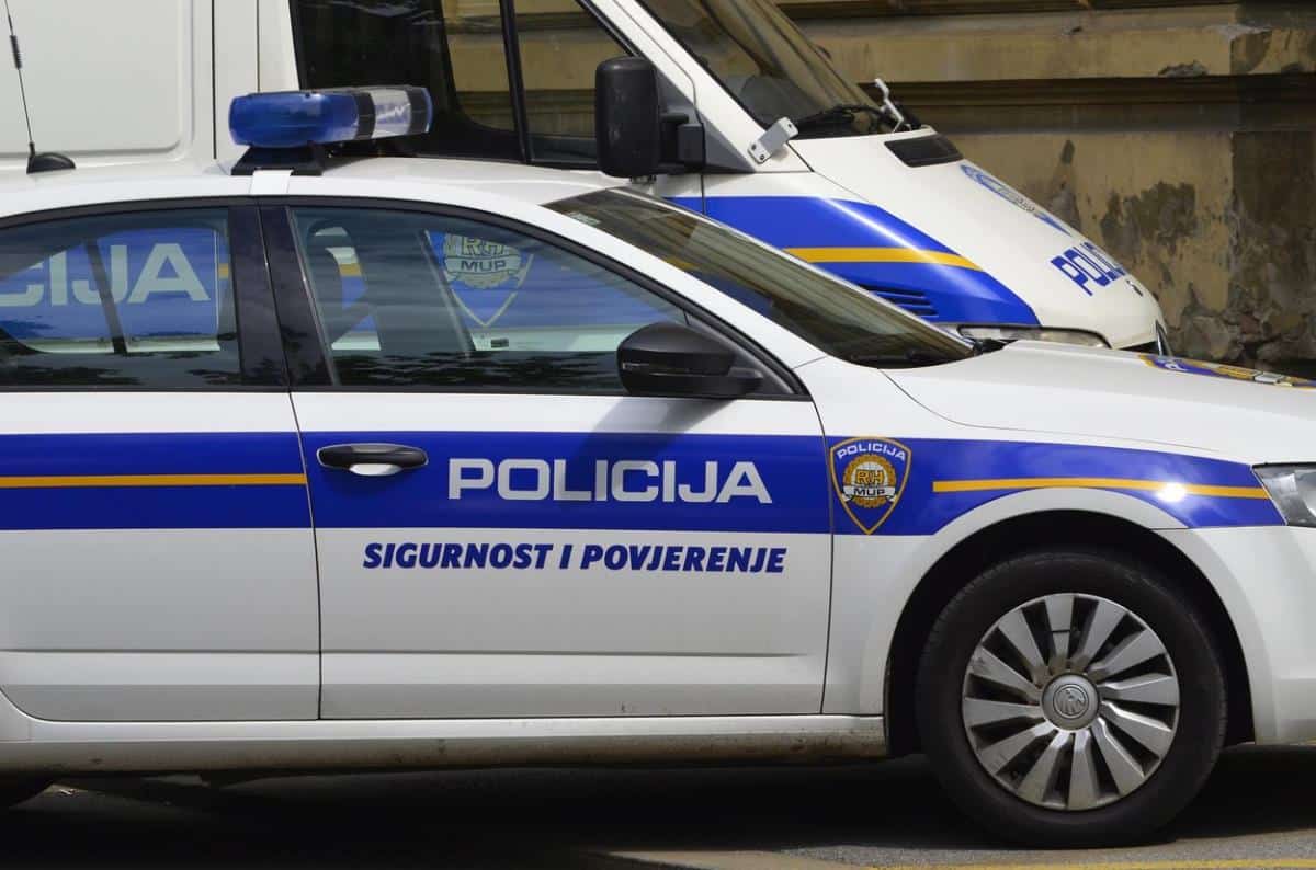 HrvatskaHrvatskaBOSANAC PROŠAO KROZ CRVENO, UDARIO CRNOGORCA, PA POKOSIO ŽENU: Detalji neverovatne nesreće u centru ZagrebaReagujKomentarišiReagujKomentariši