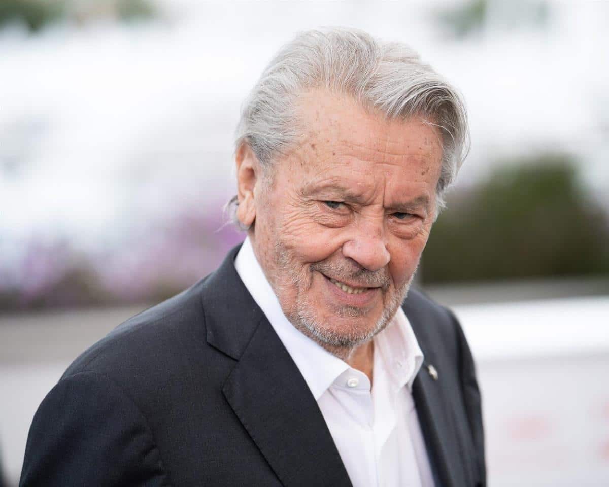 “Dobrim delom je glumio sebe pošto su ga pratile glasine o vezama s podzemljem” Nikola Popević o Alenu Delonu koji nas je napustio pre tačno tri meseca