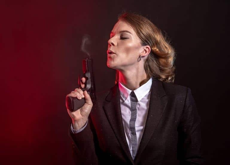SUROVE ŽENE MAKROI! DETALJI JEZIVOG SLUČAJA: Devojku pištoljem primoravale na prostituciju, ona završila na psihijatriji! UŽAS