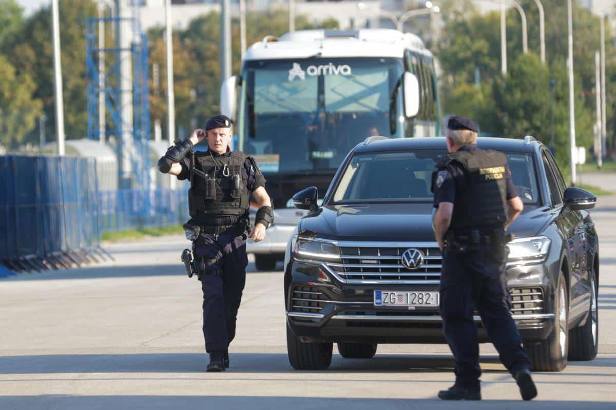 RADNICI OBEZBEĐENJA PRETUKLI LOPOVE, PA IM TRAŽILI PARE: Zarobili ih, oteli im kola, na kraju završili u zatvoru umesto njih