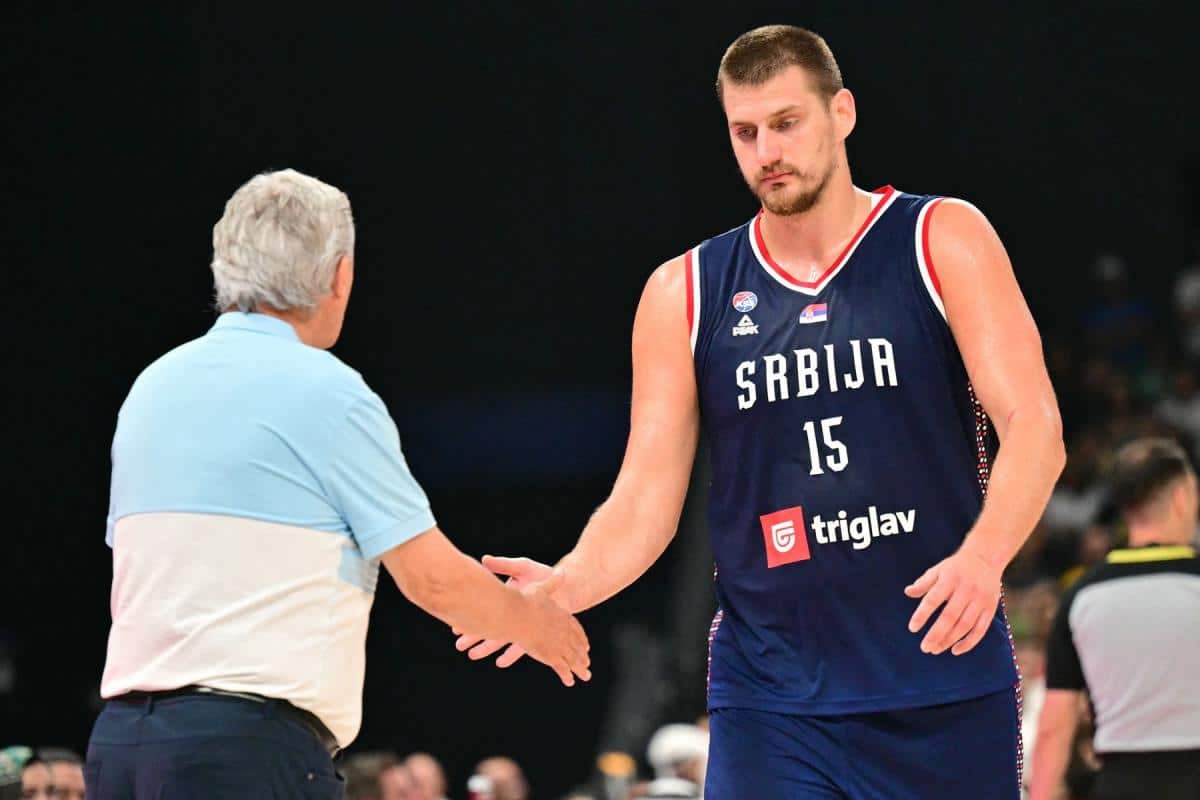 KošarkaKošarkaAMERIČKI NOVINAR UDARIO NA JOKIĆA I PEŠIĆA! Nikola poslednjih pet godina odbija, a to što Pešić radi…ReagujKomentarišiReagujKomentariši