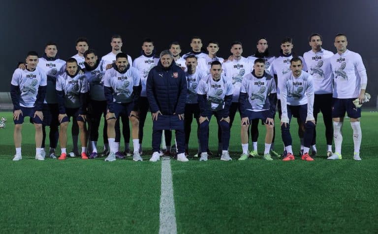 NA PONOS SVAKOG SRBINA: Fudbalska reprezentacija na prvi trening pred Švajcarsku izašla u majicama sa posebnom porukom!