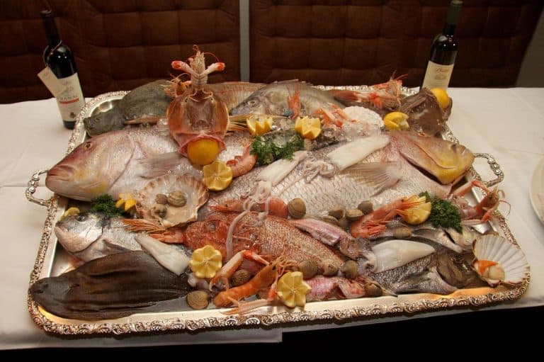 NovčanikNovčanikDETALJAN CENOVNIK RIBE PRED BOŽIĆNI POST! Ova domaća na pijaci u Novom Sadu košta čak 2.190 dinara po kilogramu! Evo pošto je i uslužno pečenjeReagujKomentarišiReagujKomentariši