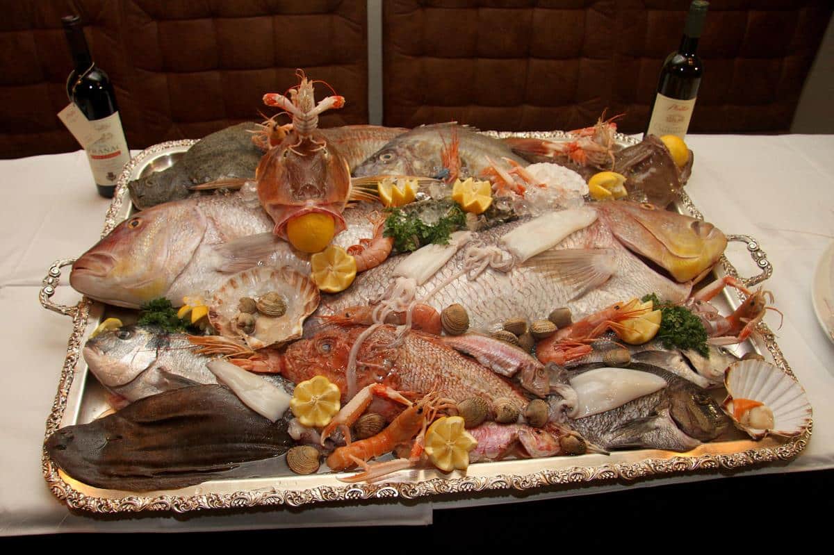NovčanikNovčanikDETALJAN CENOVNIK RIBE PRED BOŽIĆNI POST! Ova domaća na pijaci u Novom Sadu košta čak 2.190 dinara po kilogramu! Evo pošto je i uslužno pečenjeReagujKomentarišiReagujKomentariši