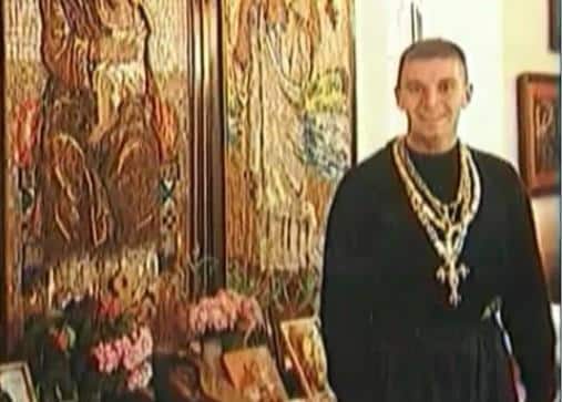 HronikaHronikaU 3 UJUTRU DOBIO PORUKU OD DEVOJKE, U 6 BIO MRTAV: Romeo oko vrata nosio kajlu od 700 grama! Svi drhtali pred njim, javno prozivao policajceReagujKomentarišiReagujKomentariši