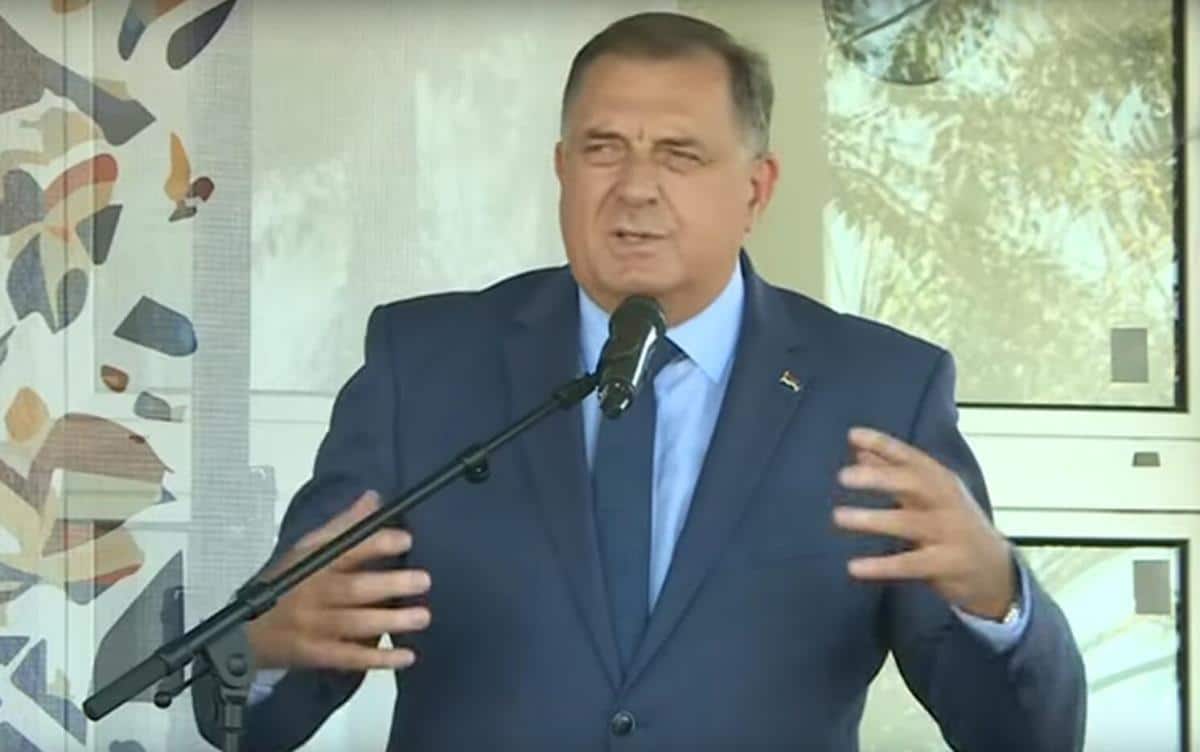 RegionRegion"NEKA PRAZNIK SVETOG DIMITRIJA BUDE SIMBOL ZAJEDNIŠTVA": Dodik čestitao Boračkoj organizaciji Republike Srpske krsnu slavu MitrovdanReagujKomentarišiReagujKomentariši