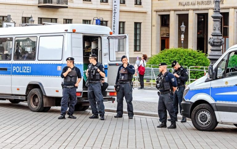 OVO JE MANIJAK KOJI JE NAPAO DEVOJČICU: Vraćala se iz škole, ponudio joj je jedno, a kad ga je odbila postao je nasilan! (FOTO)