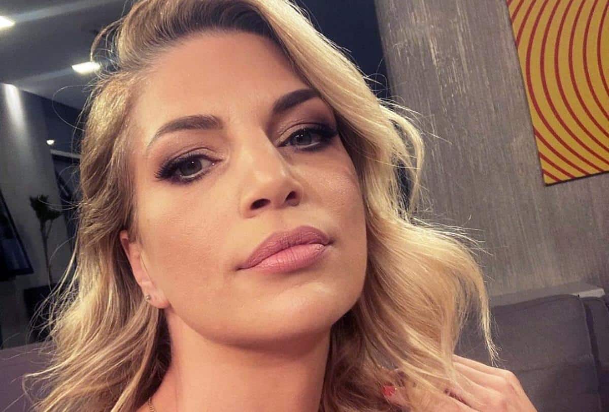 StarsStars"ON NIKADA NIJE HTEO DA IDE NA TERAPIJE SA MNOM, VUČEM OZBILJNE POSLEDICE" Pevačica 14 godina bila u braku sa našim poznatim košarkašem, otkvorila dušu o svemu1 · Reaguj 11 · Reaguj 1