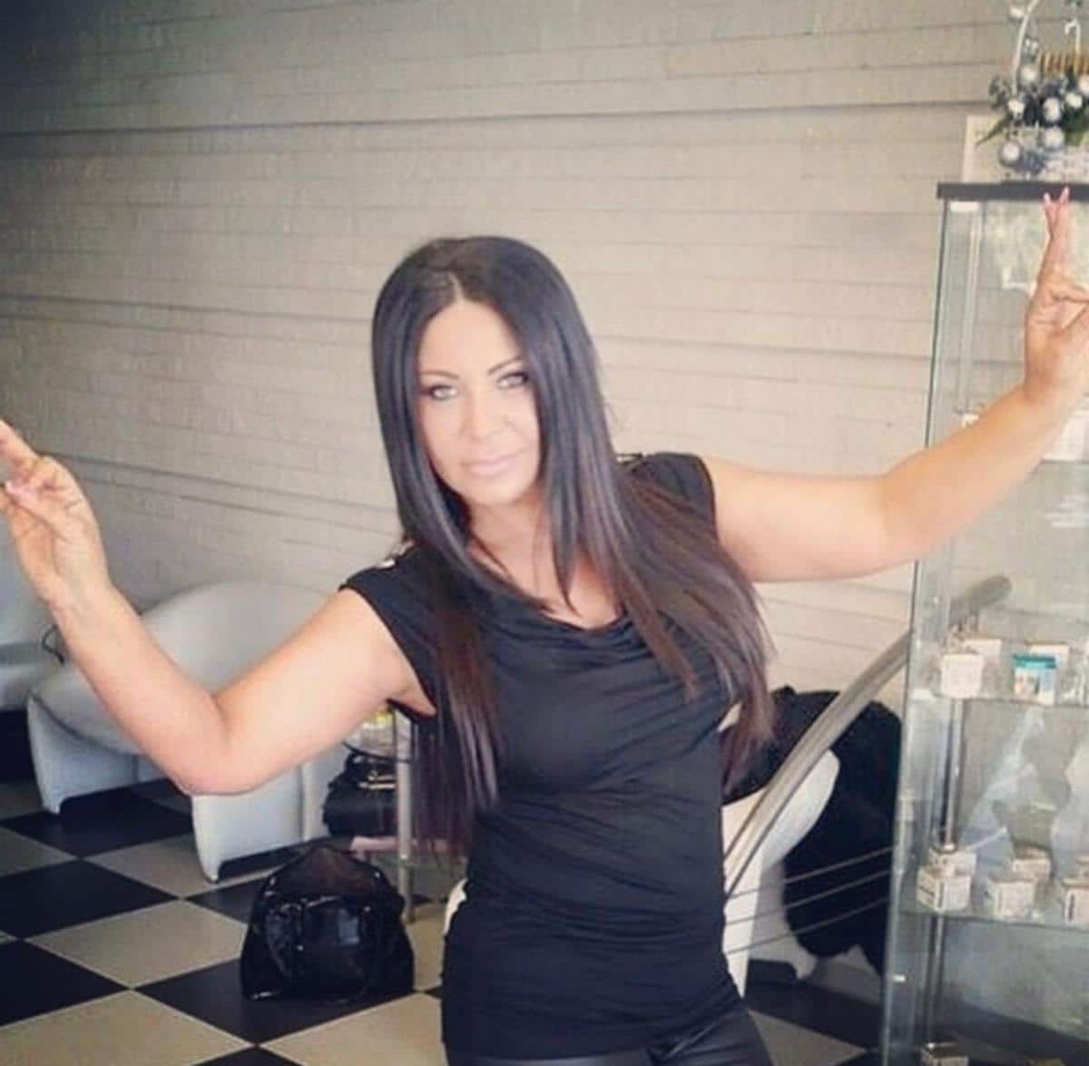 STOJA DRASTIČNO SMRŠALA! Pevačica dugo mučila muku sa viškom kilograma, a sada pokazala rezultate: Izgleda kao bomba! (FOTO)