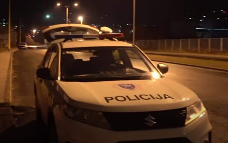 Bosna i HercegovinaBosna i HercegovinaTRAGEDIJA U SARAJEVU! Pronađeno telo muškarca u parku, policija uviđajem pronašla i OVO! Rasvetljavanje slučaja u toku (VIDEO)ReagujKomentarišiReagujKomentariši