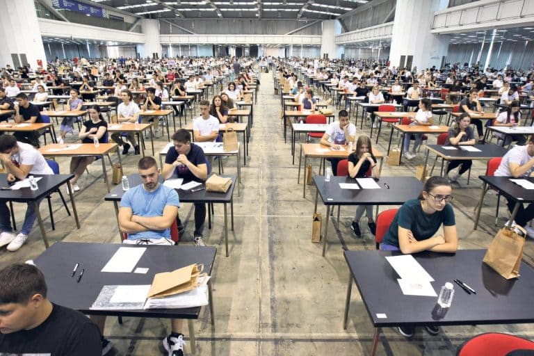 Pala odluka o državnoj maturi! Ovo su čekali i roditelji i učenici, Ministarstvo prosvete dalo objašnjenje!