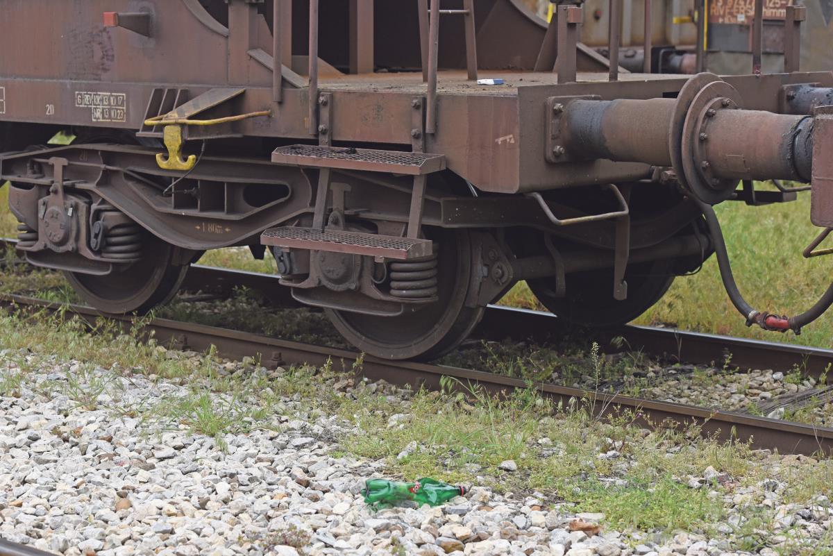 UŽAS NA PRUZI KOD PANČEVA: Voz naleteo na auto, skroz ga smrskao (foto)