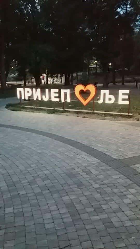 (FOTO) OVAKVU IZJAVU LJUBAVI JOŠ NISTE VIDELI! Svi pričaju o bilbordu u Prijepolju za Elminu, ali ne zbog gesta: Mladić uspeo sve da zbuni jednom rečenicom!