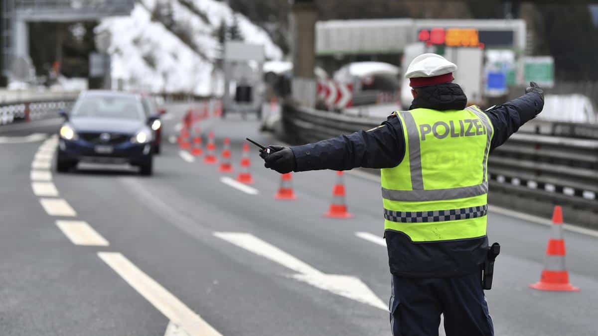 BOSANAC NAPRAVIO POTPUNI HAOS U AUSTRIJI: Bio na proslavi firme, krenuo da se isparkira pa udario auto svog šefa – Onda je počela PRAVA LUDNICA