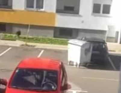 KONTEJNER “JURI” PO PARKINGU I ZAKUCAVA SE U AUTOMOBIL: Pojavio se nesvakidašnji snimak iz Banjaluke?! Šta li se ovde desilo?! (VIDEO)