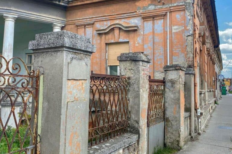 OVO JE PRVA KUĆA U SREMSKOJ MITROVICI KOJA JE IMALA KUPATILO: Veliki saloni, trokrilni prozori, svuda raskoš (foto)