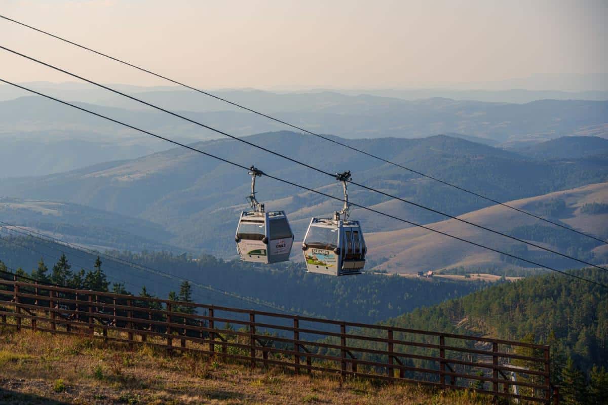 GONDOLA BRZEĆE – MALI KARAMAN STARTUJE 21. DECEMBRA JP Skijališta Srbije obradovalo skijaše, hotelijere i ugostitelje u Brzeću i Brusu