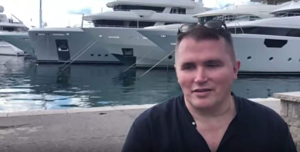 GORANA JE MAJKA KAO BEBU OSTAVILA ISPRED PRODAVNICE U KESI: Oca je kasnije pronašao, pa se POKAJAO! Potresna ispovest čoveka koji je ceo život beskućnik (VIDEO)