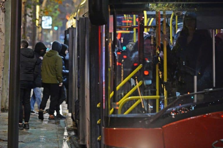 SRBIN OPOMENUO MLADIĆE DA NE PUŠE CIGARE U GSP, USLEDILA ŠOK REAKCIJA: Ono što su mu rekli dočekalo ga je NESPREMNOG: Priča ubrzo dobija neočekivan obrt