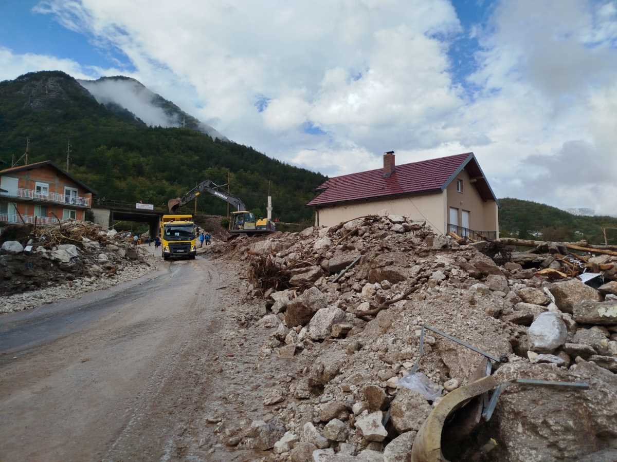NAPREDUJU RADOVI U JABLANICI: Počinje demontaža dela oštećene pruge