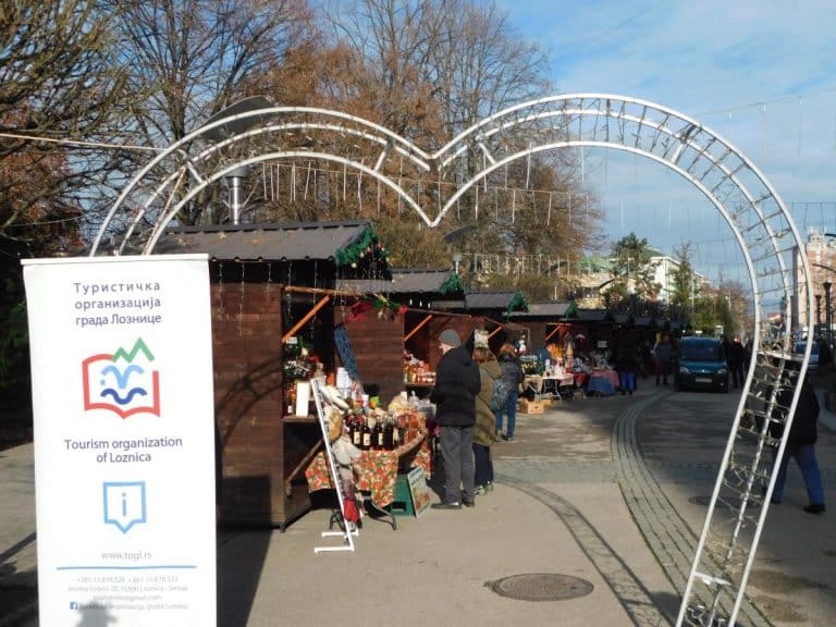 POČEO ZIMSKI FESTIVAL “ZIMA LO” NA LOZNIČKOM ŠETALIŠTU: Trajaće do 14. januara