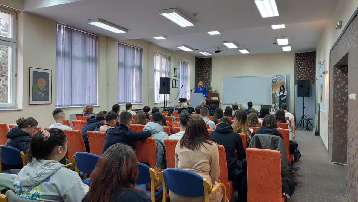 STAZAMA NAŠIH PREDAKA: Svečano uručene nagrade pobednicama konkursa u Vranjskoj gimnaziji – diplome i novčane nagrade (FOTO)