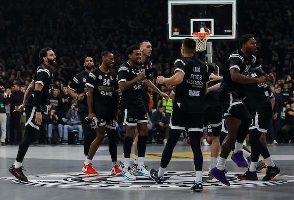EFES – PARTIZAN: Oslabljeni crno-beli pokušaće da se vrate na pobednički kolosek