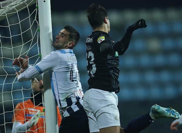 STRAŠNE SCENE U SUBOTICI! Žestok sudar dvojice fudbalera – ceo stadion je zanemeo! Oba igrača ostala da leže na zemlji