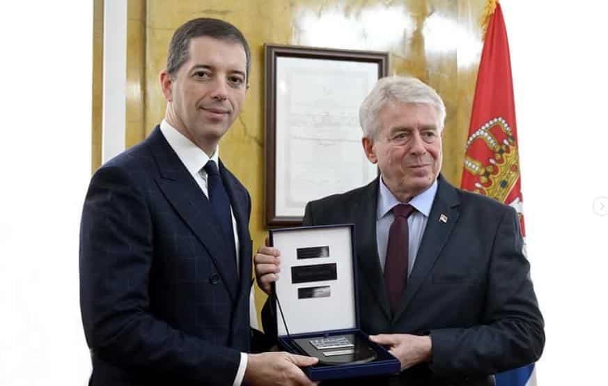 MINISTRU ĐURIĆU URUČENO NAJVIŠE PRIZNANJE INSTITUTA ZA MEĐUNARODNU POLITIKU I PRIVREDU: U srpskom narodu duboko ukorenjena tradicija slobodne misli