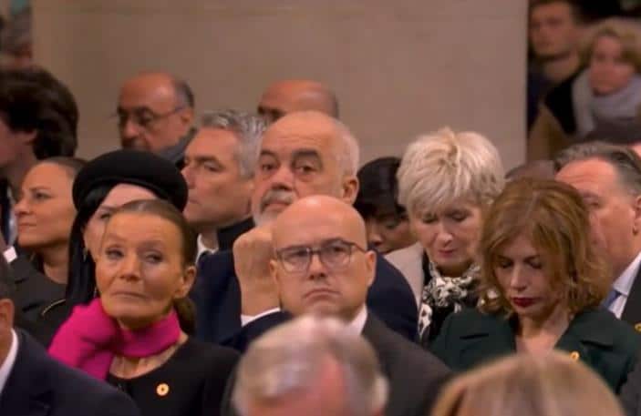 VUČEVIĆ SE OGLASIO IZ PARIZA: Imao sam čast da prisustvujem svečanoj ceremoniji otvaranja Notr Dama, a zatim i svečanoj večeri u Jelisejskoj palati (FOTO)