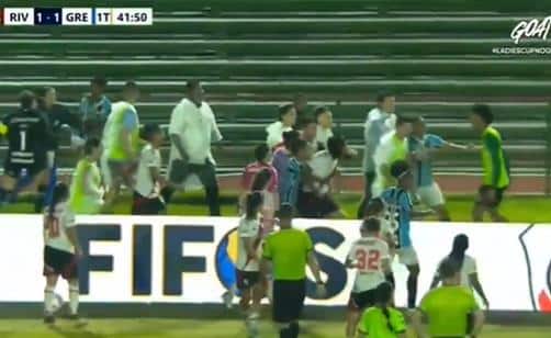 ŠOK SCENA NA UTAKMICI: Fudbalerke napale supljača lopti! Bežao da se spasi od pomahnitalih žena!