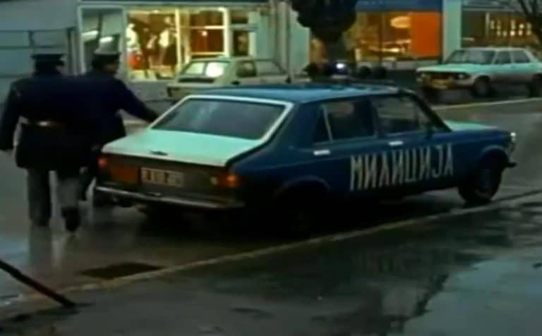 GOLORUK NAROD ZAUSTAVIO RAZBOJNIKA SA ŠMAJSEROM! Filmska pljačka banke u centru Beograda od pre skoro pola veka: “Udario sam ga metlom po glavi”