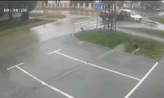 KAMERE SNIMILE STRAŠAN SUDAR DVA AUTOMOBILA Karambol u Kikindi: Građani poslali hitan apel! (VIDEO)