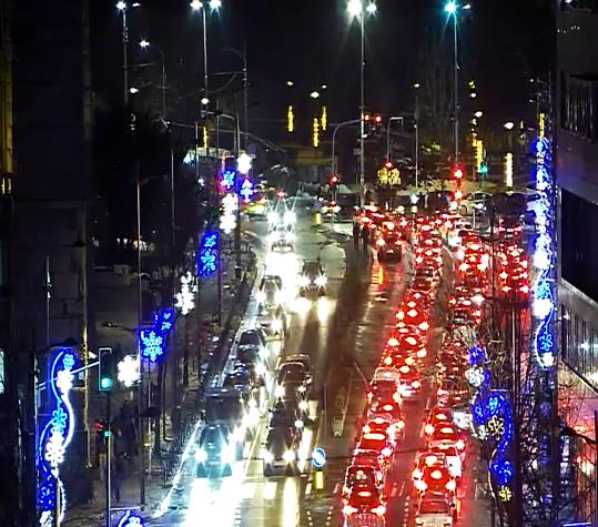 TAKOVSKA, CENTAR I AUTO-PUT KROZ BEOGRAD STALI! Velika gužva u saobraćaju u prestonici, počeo popodnevni špic: Evo gde je jedino prohodnije! (FOTO)