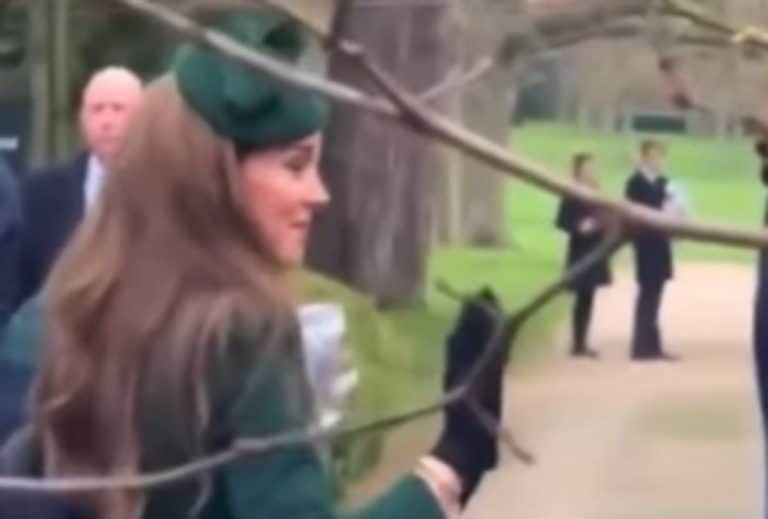 Vilijam hitno sklonio Kejt, urgirao da je obezbeđenje udalji iz mase: Isplivao snimak uzbune s proslave Božića (VIDEO)