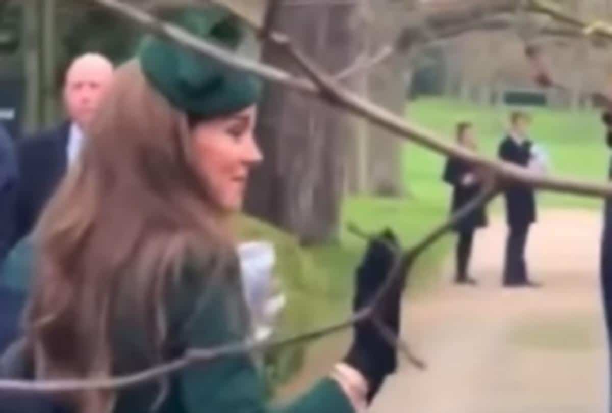 Vilijam hitno sklonio Kejt, urgirao da je obezbeđenje udalji iz mase: Isplivao snimak uzbune s proslave Božića (VIDEO)