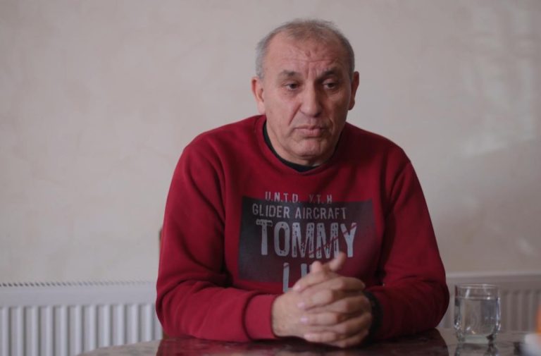 “NIKO OD OPOZICIJE NIJE DOŠAO DA IZJAVI SAUČEŠĆE” Deka nastradalih devojčica u Novom Sadu: Slavili su rođendan na protestima, a pozivali se na našu decu (VIDEO)