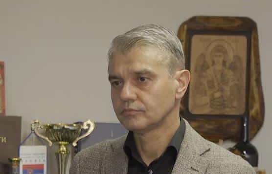 MALOLETNICI POLOMILI LOBANJU STARIJEM ČOVEKU I OPLJAČKALI GA U GRADSKOM PREVOZU! Radenković: Ovo su moguće kazne zbog njihovih godina