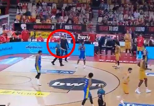 GOSPODIN INCIDENT: Trener Olimpijakosa Jorgos Barcokas ponovo pravio haos
