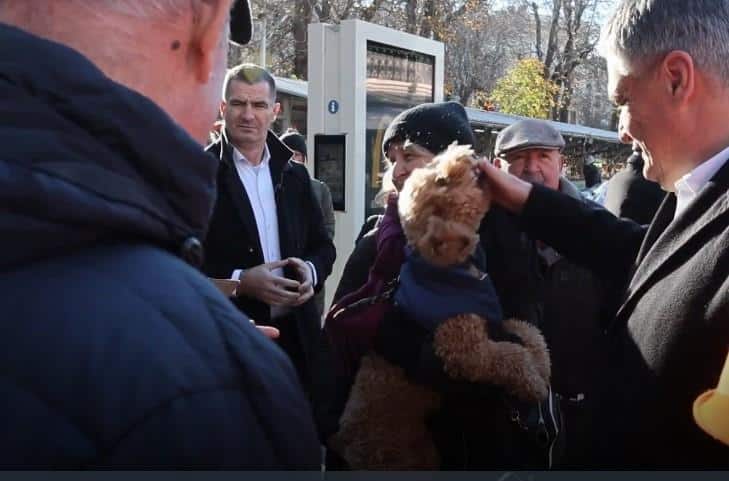 PREDSEDNIKA HRVATSKE HTEO DA UJEDE PAS: Milanović u poslednjem momentu sklonio ruku, reakcija vlasnika je hit (FOTO/VIDEO)