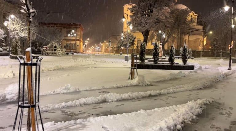 NESVAKIDAŠNJI ISPRAĆAJ U PENZIJU O KOJEM SE PRIČA U ČAČKU: Snežanine kolege došle na neobičnu ideju (foto)