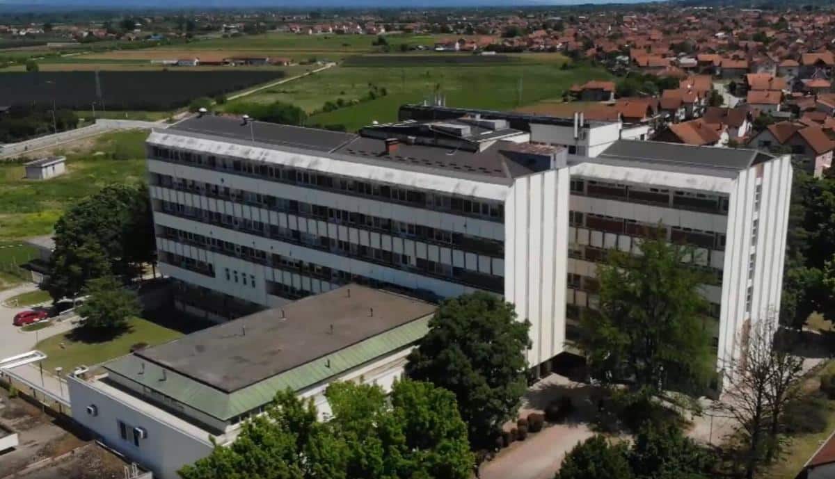 NEZAPAMĆEN INCIDENT U ČAČANSKOJ BOLNICI: Nožem nasrnuo na medicinsku sestru, spasli je policajci koji su čuvali pacijenta iz zatvora!