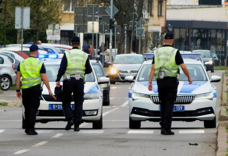 NAORUŽAJTE SE STRPLJENJEM! Gastarbajteri pred praznike nagrnuli u ovaj srpski grad – potpuni saobraćajni haos! I vozači prolaznici ga okupirali
