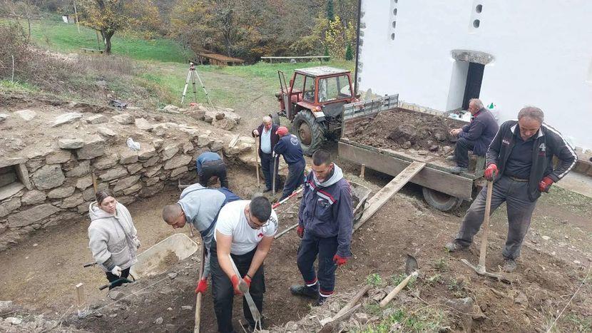 VELIKO OTKRIĆE ARHEOLOGA U PORTI SRPSKOG MANASTIRA: Pronađen olovni pečat, evo šta piše na njemu