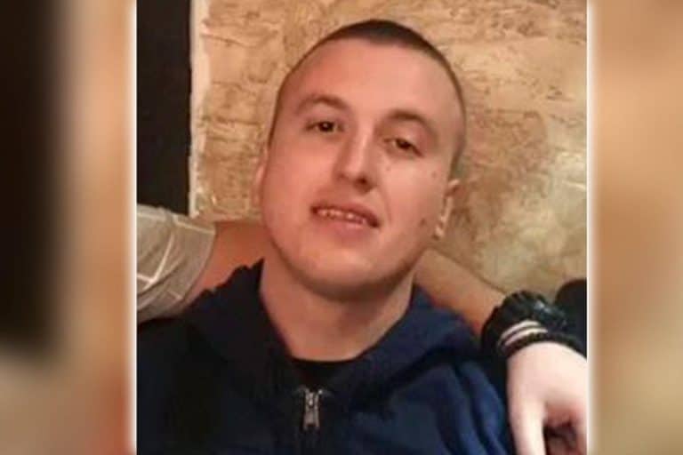 “JUTRA SE RAĐAJU, DANU SE RADUJU, DA TE ZABORAVIM NE DAJU!” Osvanule čitulje za poginulog navijača Partizana, pre 2 godine džipom sleteo u kanal