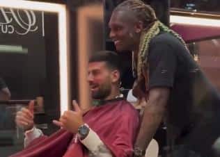 HIT SNIMAK NOVAKA ĐOKOVIĆA OBIŠAO PLANETU! Otišao kod frizera, pa napravio šou uz omiljenu pesmu Zlatana Ibrahimovića! (VIDEO)