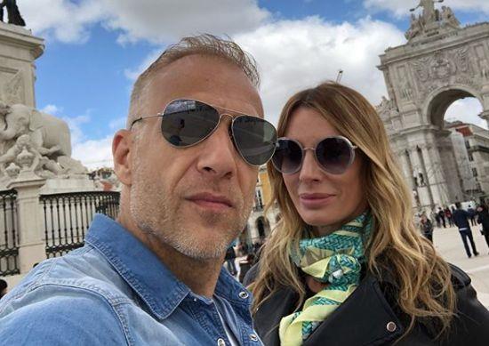 “MOJA STVAR S KIM SAM SPAVALA!” Bivša žena Milana Kalinića uživa sa ovim poznatim pevačem, uslikala se u uskoj kratkoj haljinici – Blista! (FOTO)