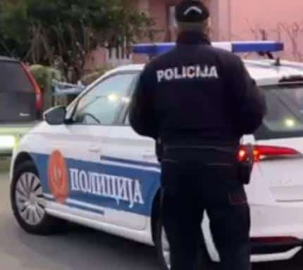 KARAMBOL U PODGORICI: Sudar na Bulevaru, troje povređeno, stradala i kola i semafori